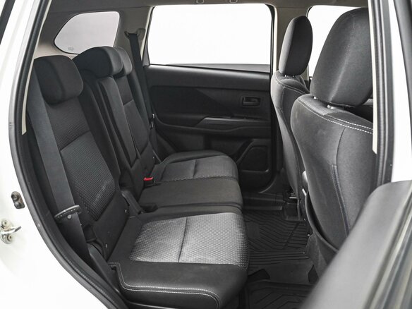 2017 Mitsubishi Outlander III Рестайлинг 2, белый, 1908000 рублей - вид 6