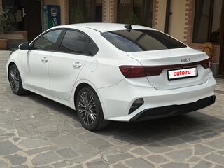 2022 Kia Forte III Рестайлинг, белый, 1600000 рублей, вид 4