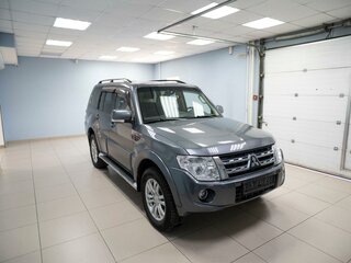 2013 Mitsubishi Pajero IV Рестайлинг 1, серый, 1799000 рублей, вид 4