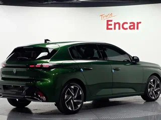 2023 Peugeot 308 III, зелёный, 2000000 рублей, вид 2