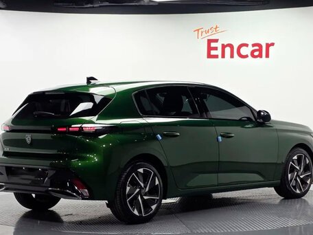 2023 Peugeot 308 III, зелёный, 2000000 рублей, вид 2