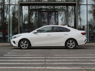 2021 Kia Cerato IV Рестайлинг, белый, 2340000 рублей, вид 2