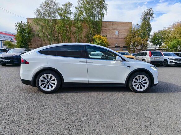 2017 Tesla Model X 75D I, белый, 3200000 рублей - вид 3
