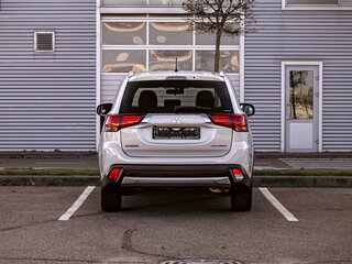 2018 Mitsubishi Outlander III Рестайлинг 2, белый, 1555000 рублей, вид 5