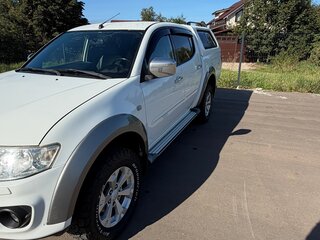 2014 Mitsubishi L200 IV Рестайлинг, белый, 1800000 рублей, вид 1