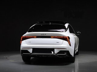 2023 Kia K5 III Рестайлинг, белый, 3000008 рублей, вид 4