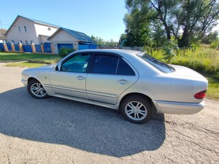 1997 Mercedes-Benz E-Класс 240 II (W210, S210), серый, 380000 рублей, вид 2