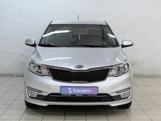 2016 Kia Rio III Рестайлинг, серебристый, 1140000 рублей, вид 3