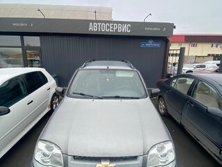 2011 Chevrolet Niva I Рестайлинг, серый, 550000 рублей, вид 2