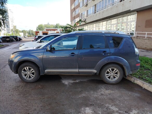 2008 Mitsubishi Outlander II, синий, 850000 рублей - вид 3