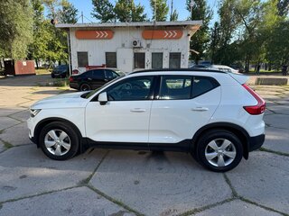 2020 Volvo XC40 I, белый, 2925000 рублей, вид 2