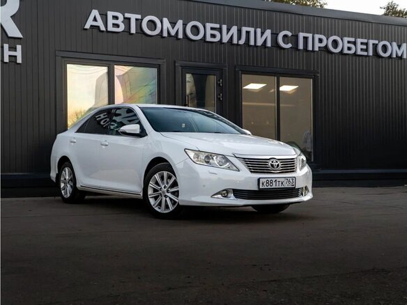 2013 Toyota Camry VII (XV50), белый - вид 2