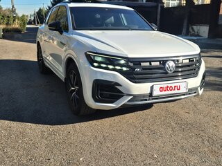 2019 Volkswagen Touareg III, белый, 4100000 рублей, вид 2