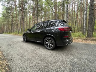 2019 BMW X5 40i IV (G05/G18), чёрный, 6300000 рублей, вид 4