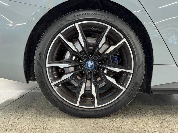 2023 BMW i4 M50 G26, серый, 7980000 рублей - вид 17