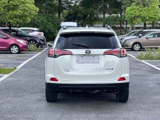 2019 Toyota RAV4 IV (XA40) Рестайлинг, белый, 1900000 рублей, вид 4