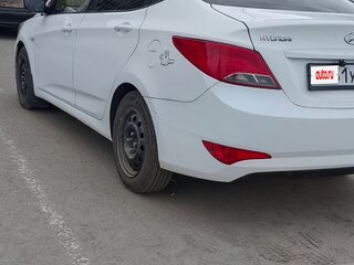 2015 Hyundai Solaris I Рестайлинг, белый, 900000 рублей, вид 3