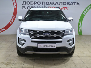 2017 Ford Explorer V Рестайлинг, белый, 2238000 рублей, вид 2