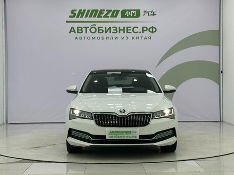 2023 Skoda Superb III Рестайлинг, белый, 2150000 рублей, вид 2