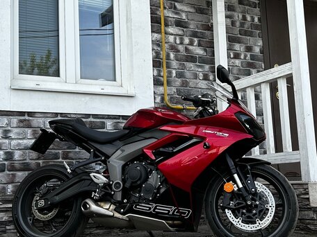 2024 Triumph Daytona 660, красный, 870000 рублей, вид 2
