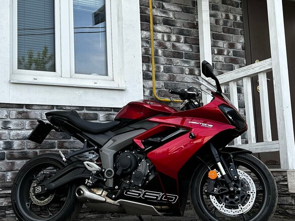 2024 Triumph Daytona 660, красный - вид 1