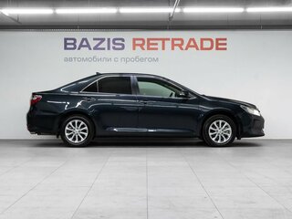 2017 Toyota Camry VII (XV50) Рестайлинг 2, серый, 2129000 рублей, вид 4
