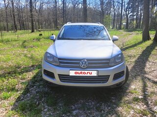 2013 Volkswagen Touareg II, серебристый, 1350000 рублей, вид 3