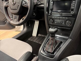 2012 Skoda Octavia RS II Рестайлинг, белый, 2100000 рублей, вид 5