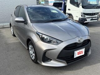 2022 Toyota Yaris IV, серебристый, 1000004 рублей, вид 3