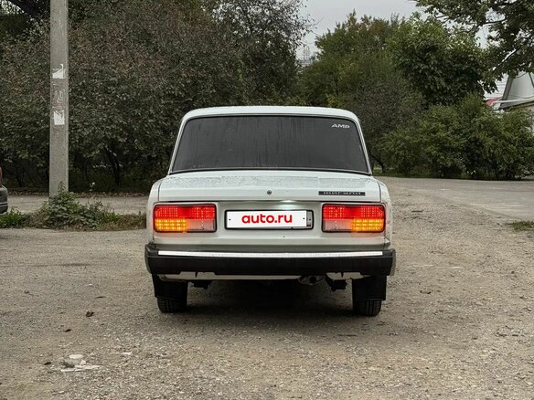 2002 Lada (ВАЗ) 2105, белый, 140000 рублей - вид 4