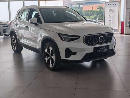 2024 Volvo XC40 I Рестайлинг, белый, 3955998 рублей, вид 3