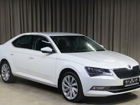 2017 Skoda Superb III, белый, 1569000 рублей, вид 3