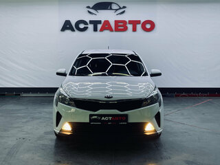 2021 Kia Rio IV Рестайлинг, белый, 1590000 рублей, вид 2