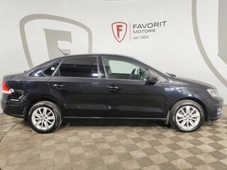 2017 Volkswagen Polo V Рестайлинг, чёрный, 935000 рублей, вид 4