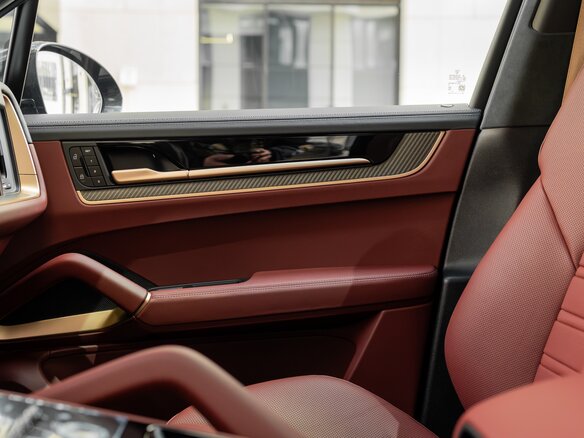 2026 Porsche Cayenne GTS III Рестайлинг, чёрный, 24900000 рублей - вид 19