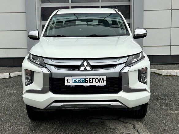 2021 Mitsubishi L200 V Рестайлинг, белый, 2600000 рублей - вид 1