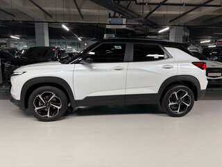 2024 Chevrolet TrailBlazer III Рестайлинг, белый, 2130000 рублей, вид 3