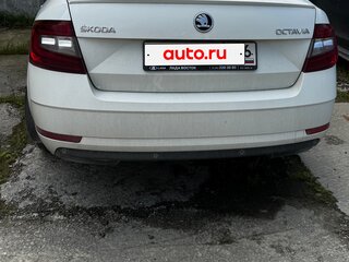 2017 Skoda Octavia III (A7) Рестайлинг, белый, 1800000 рублей, вид 3