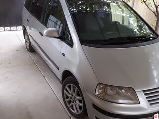 2004 Volkswagen Sharan I Рестайлинг 2, серебристый, 535000 рублей, вид 2