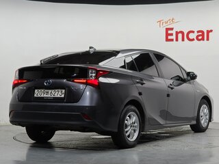 2021 Toyota Prius IV Рестайлинг (XW50), серый, 1660000 рублей, вид 3
