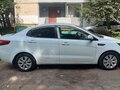 2013 Kia Rio 5-speed III, белый, 750000 рублей - вид 1