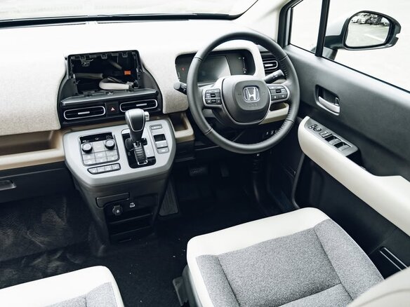 2025 Honda Freed Air III, серебристый - вид 4
