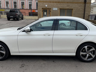2021 Mercedes-Benz E-Класс 200 V (W213, S213, C238) Рестайлинг, белый, 5250000 рублей, вид 3