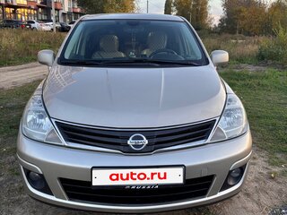 2010 Nissan Tiida I Рестайлинг, коричневый, 850000 рублей, вид 3