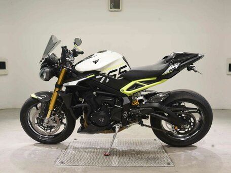 2024 Triumph Street Triple, белый, 1777000 рублей, вид 2