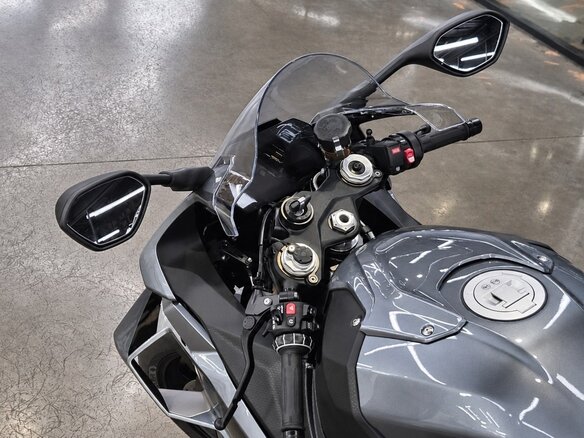2025 BMW S 1000 RR, серый, 2199999 рублей - вид 4