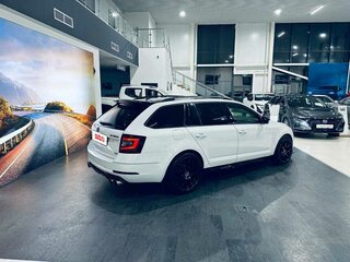 2017 Skoda Octavia III (A7) Рестайлинг, белый, 2400000 рублей, вид 3