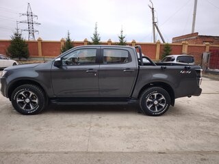 2025 Isuzu D-Max T30 Explorer III, серый, 4300000 рублей, вид 5