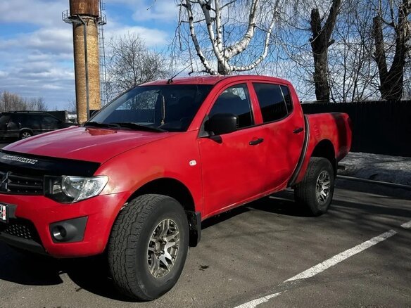 2010 Mitsubishi L200 IV, красный, 930000 рублей - вид 1