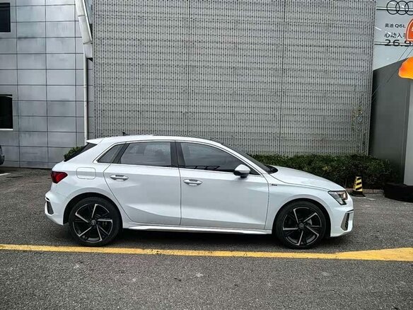 2021 Audi A3 Sportback 35 TFSI IV (8Y), белый, 1630000 рублей - вид 1